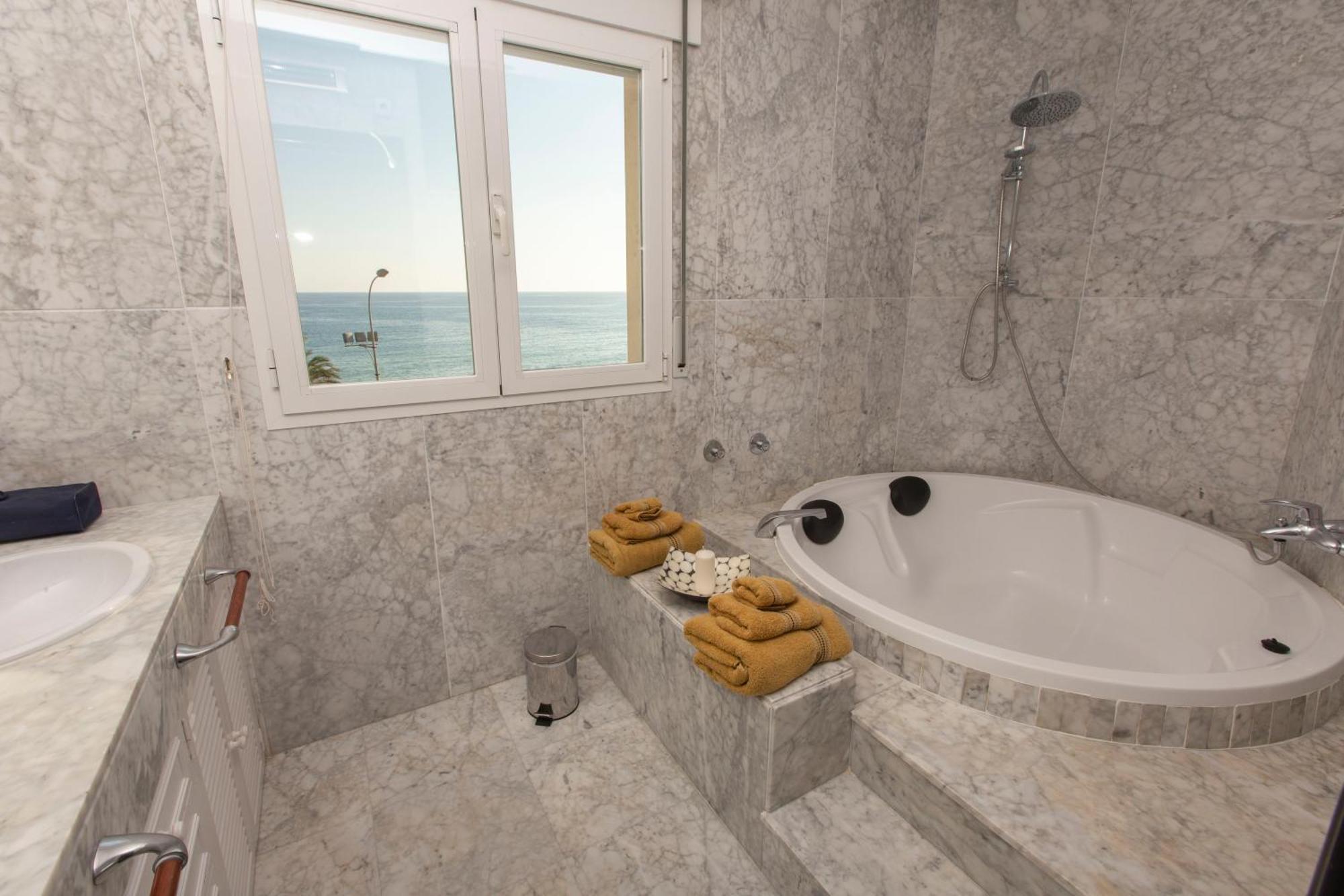 Villa Venecia, Apartamento De Lujo En 1º Linea De Playa + Parking Málaga Buitenkant foto
