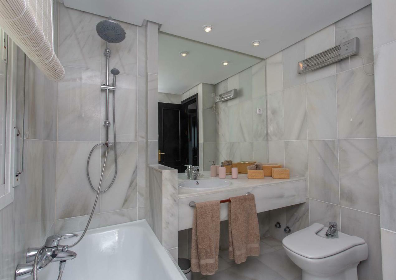 Villa Venecia, Apartamento De Lujo En 1º Linea De Playa + Parking Málaga Buitenkant foto